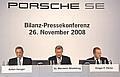 v.l. Kommunikations-Chef Anton Hunger, Vorstandsvorsitzender Dr. Wendelin Wiedeking und Porsche Finanzchef Holger P. Härter bei der Porsche Bilanz Presse Konferenz. Photo: UnitedPictures